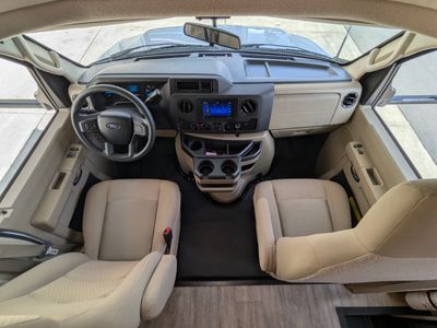 2025 Thor Motor Coach Four Winds — photo 14 view