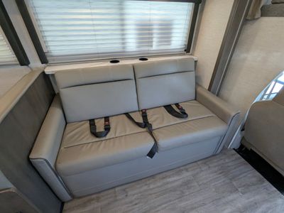 2025 Thor Motor Coach Four Winds — photo 27 view