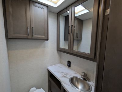2025 Thor Motor Coach Four Winds — photo 26 view