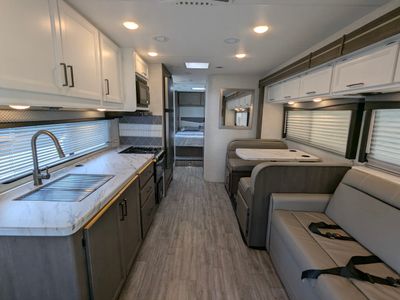 2025 Thor Motor Coach Four Winds — photo 9 view