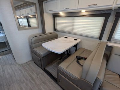2025 Thor Motor Coach Four Winds — photo 17 view