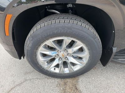 2026 Chevrolet Suburban — photo 7 view
