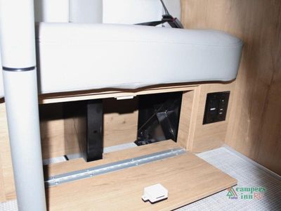 2026 Airstream Rangeline - Photo 24