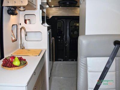 2026 Airstream Rangeline - Photo 27