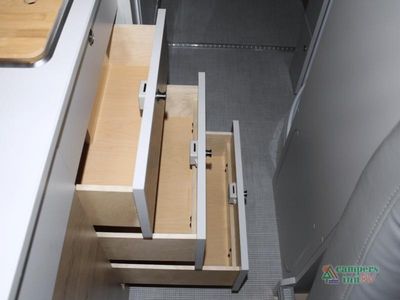 2026 Airstream Rangeline - Photo 32