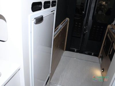 2026 Airstream Rangeline - Photo 38