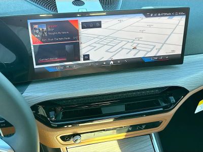2026 BMW 3 Series — photo 10 view
