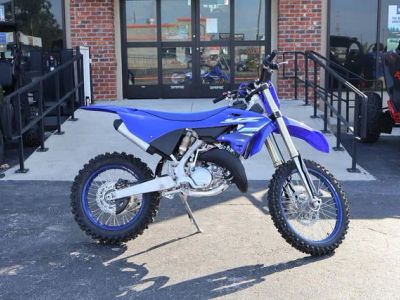 2025 Yamaha YZ125X — front three-quarter view