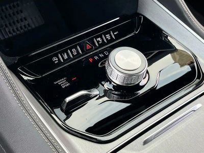 2026 Jeep Grand Wagoneer — photo 17 view
