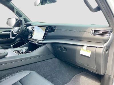 2026 Jeep Grand Wagoneer — photo 31 view