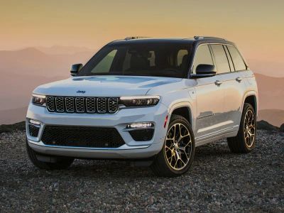 2022 Jeep Grand Cherokee — rear three-quarter view
