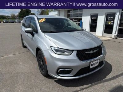 2023 Chrysler Pacifica — side profile view
