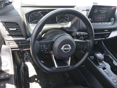 2024 Nissan Rogue — photo 12 view
