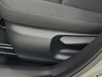 2025 Toyota Corolla - Photo 13