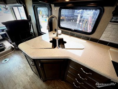 2018 Fleetwood Bounder - Photo 12