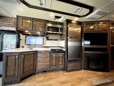 2018 Fleetwood Bounder - Photo 11