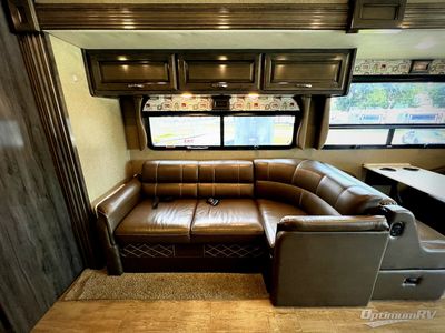 2018 Fleetwood Bounder - Photo 9