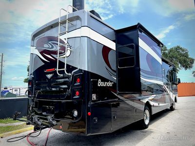 2018 Fleetwood Bounder - Photo 3