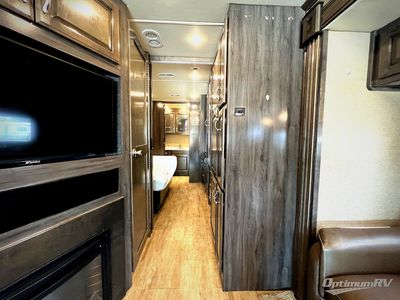 2018 Fleetwood Bounder - Photo 16