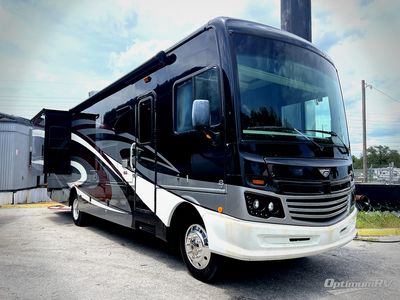 2018 Fleetwood Bounder - Photo 1
