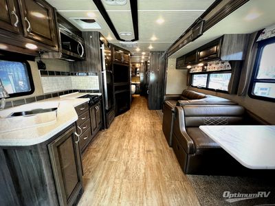 2018 Fleetwood Bounder - Photo 4