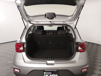2025 Hyundai Venue — photo 11 view