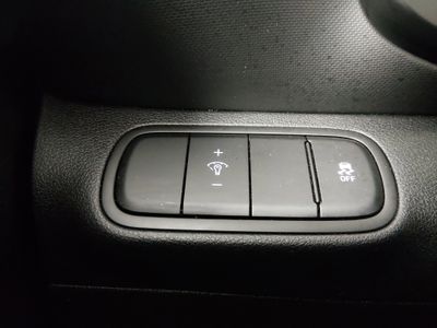 2025 Hyundai Venue — photo 13 view
