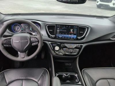 2025 Chrysler Pacifica - Photo 28