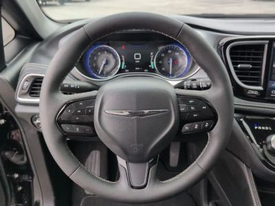 2025 Chrysler Pacifica - Photo 11