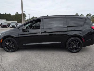 2025 Chrysler Pacifica - Photo 2