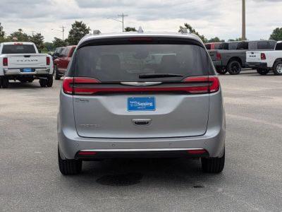 2021 Chrysler Pacifica - Photo 4