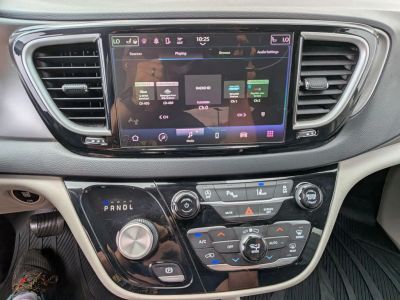 2021 Chrysler Pacifica - Photo 24