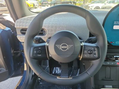 2025 MINI Convertible — photo 21 view