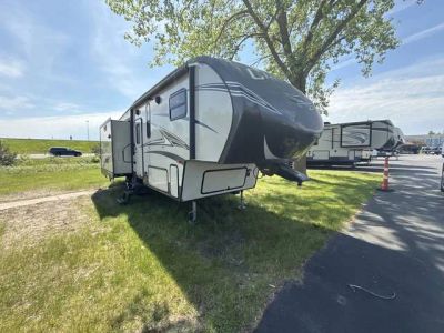 2016 Prime Time Crusader 295RST — front three-quarter view