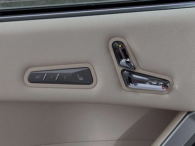 2025 BMW iX - Photo 13