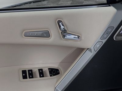 2025 BMW iX - Photo 14