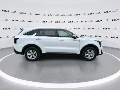 2026 Kia Sorento — photo 9 view