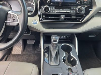 2022 Toyota Highlander Hybrid - Photo 15