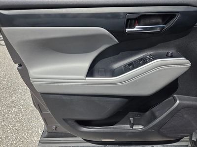 2022 Toyota Highlander Hybrid - Photo 22