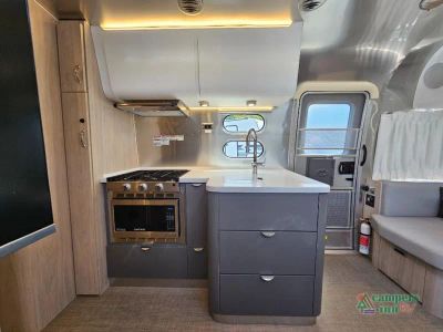 2025 Airstream Globetrotter — photo 29 view