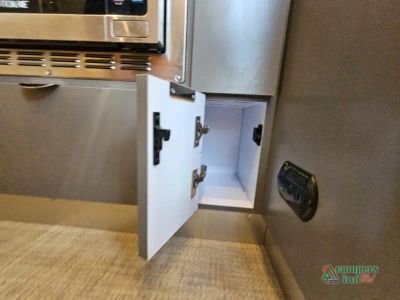 2025 Airstream Globetrotter — photo 34 view
