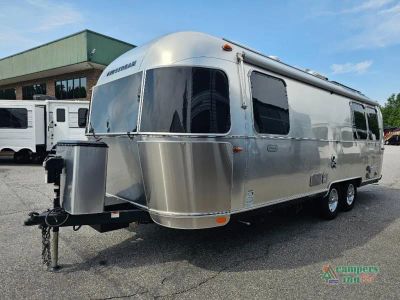 2025 Airstream Globetrotter — photo 7 view