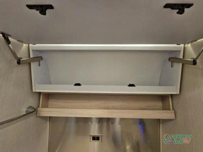 2025 Airstream Globetrotter — photo 46 view