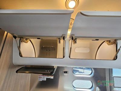 2025 Airstream Globetrotter — photo 32 view