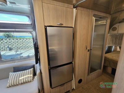 2025 Airstream Globetrotter — photo 38 view