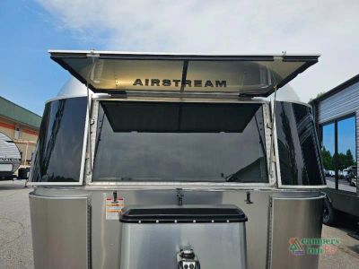 2025 Airstream Globetrotter — photo 9 view