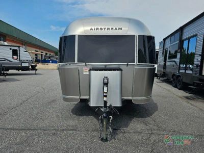 2025 Airstream Globetrotter — photo 8 view
