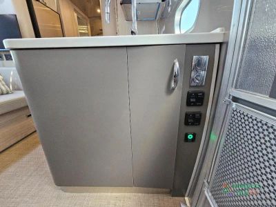 2025 Airstream Globetrotter — photo 26 view