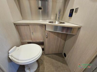 2025 Airstream Globetrotter — photo 44 view