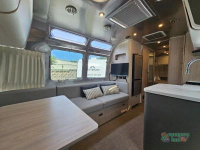 2025 Airstream Globetrotter — photo 14 view